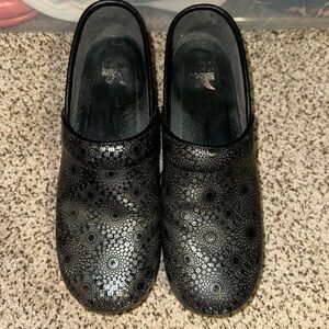 Dansko women’s black and silver medallion Embossed XP Clogs size 41 (10.5-11)